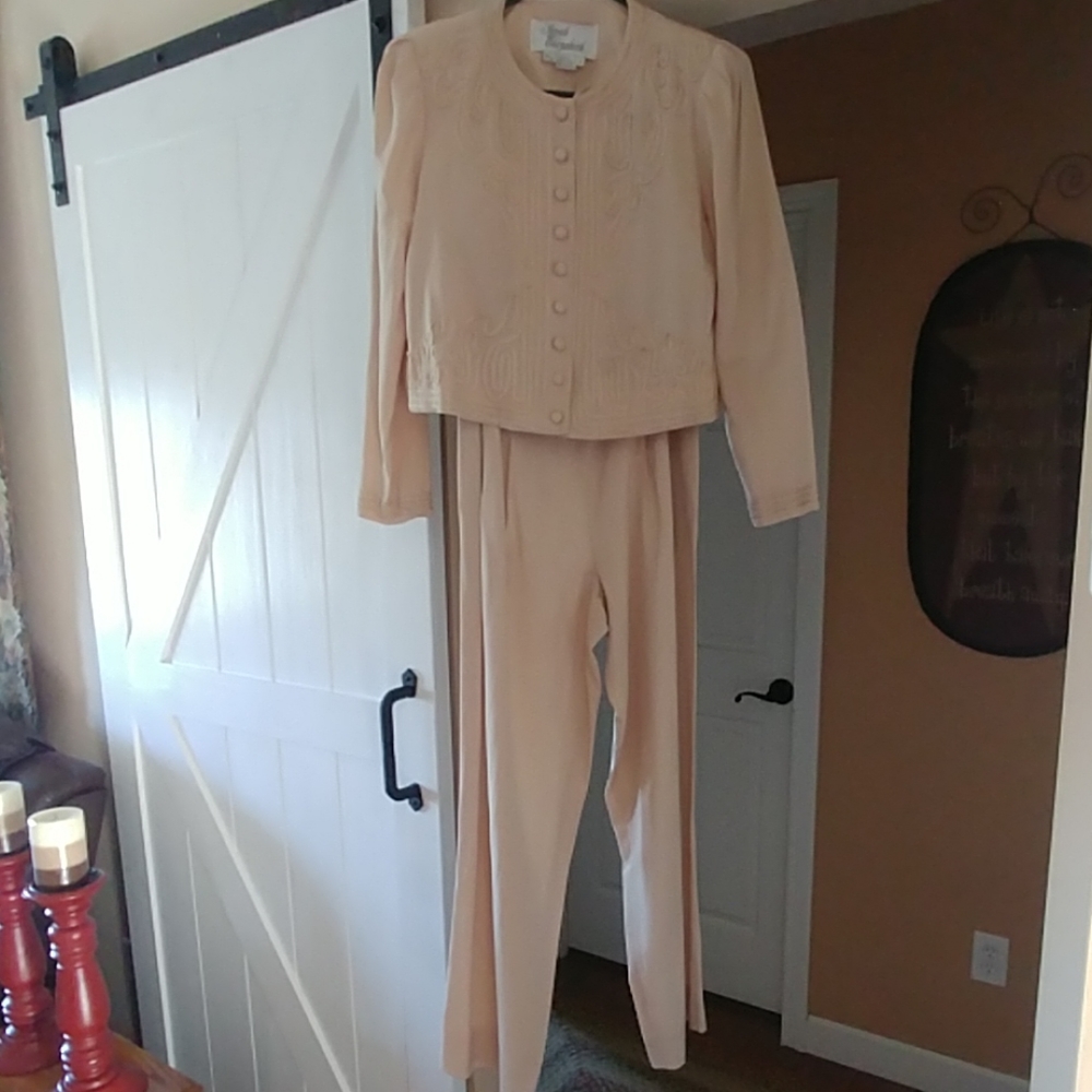 Pant suit